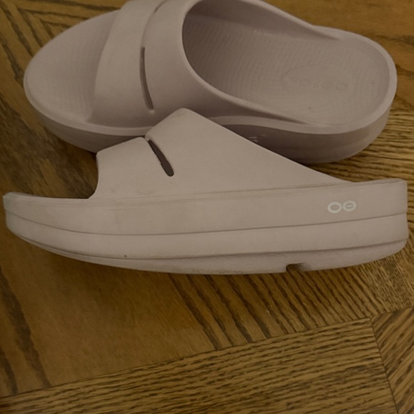 OOFOS Women's Oomega Recovery slides size 7 - Picture 4 of 5